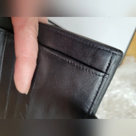 CHANEL Elegant Black Leather Logo Wallet Beautiful Pre-loved Condition Box Wrap - Picture 13 of 16